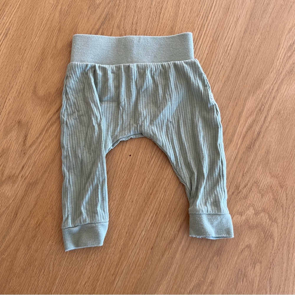 MORI ribbed joggers in sage green 3-6 mo
